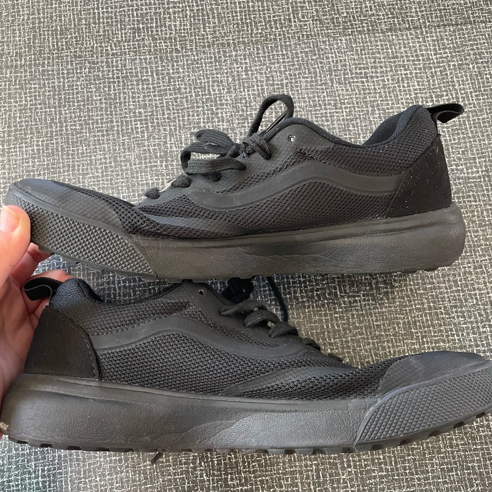 Vans Men's Black Ultrarange Sneakers - Picture 2 of 4